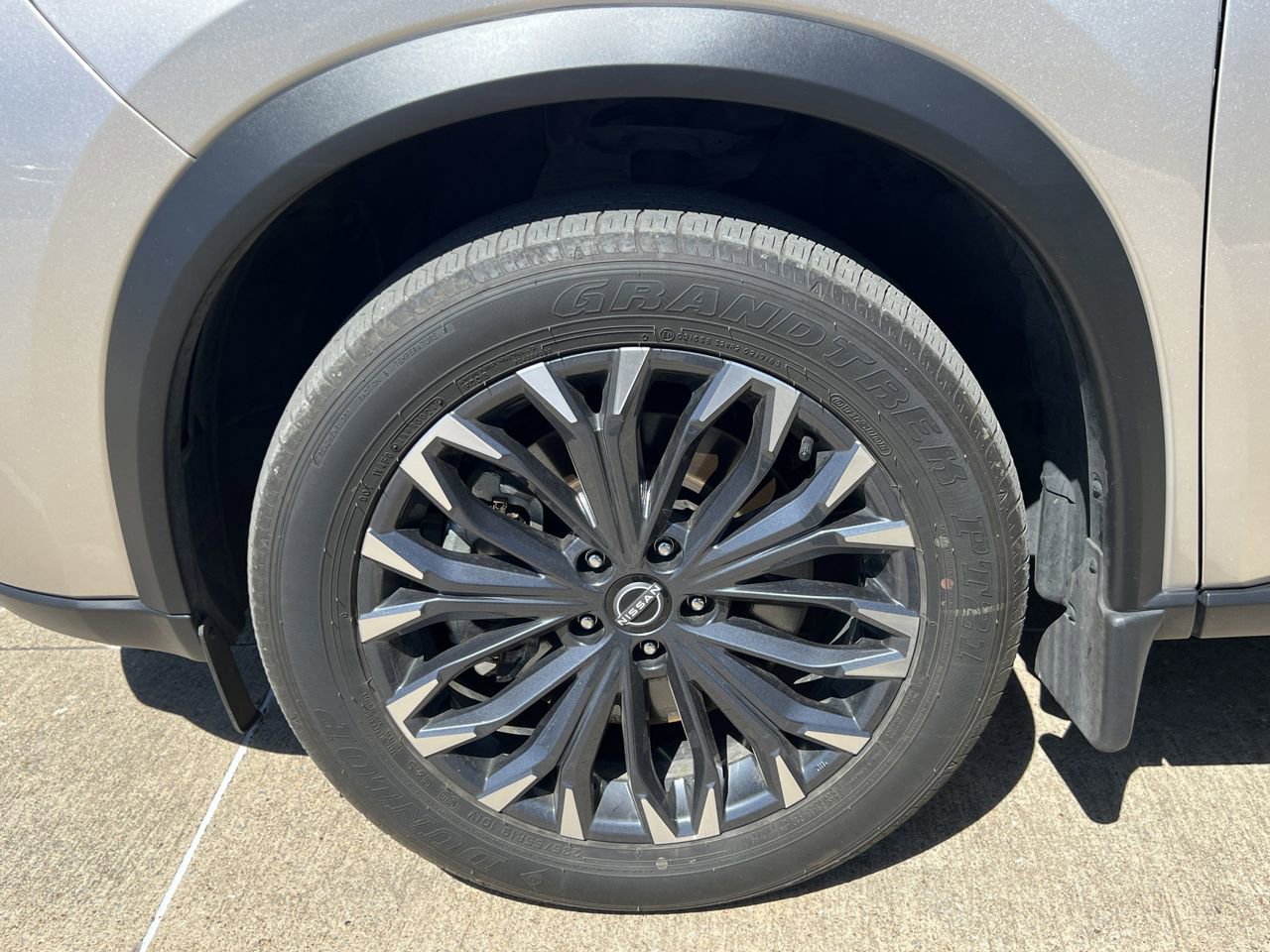 Used 2025 Nissan Rogue SL w/ Tech Package image 5