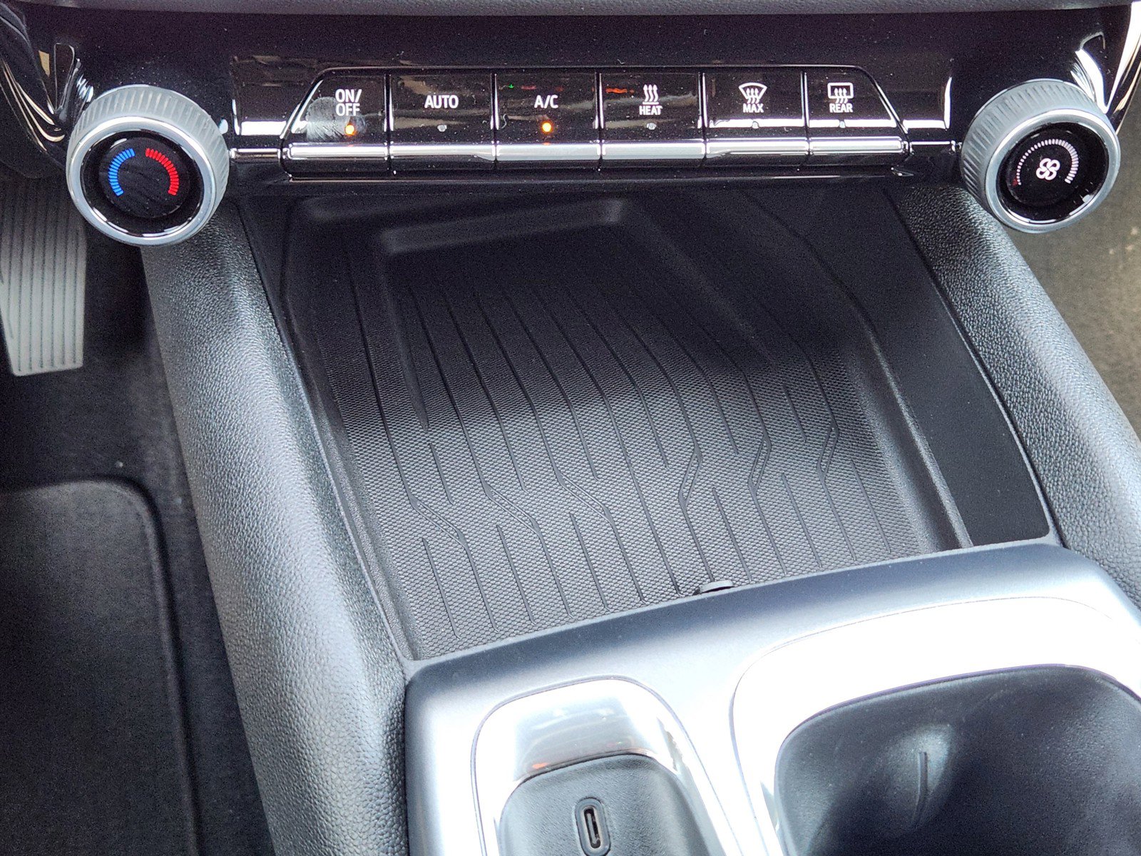 New 2026 Chevrolet Equinox EV LT w/ Comfort Package image 15