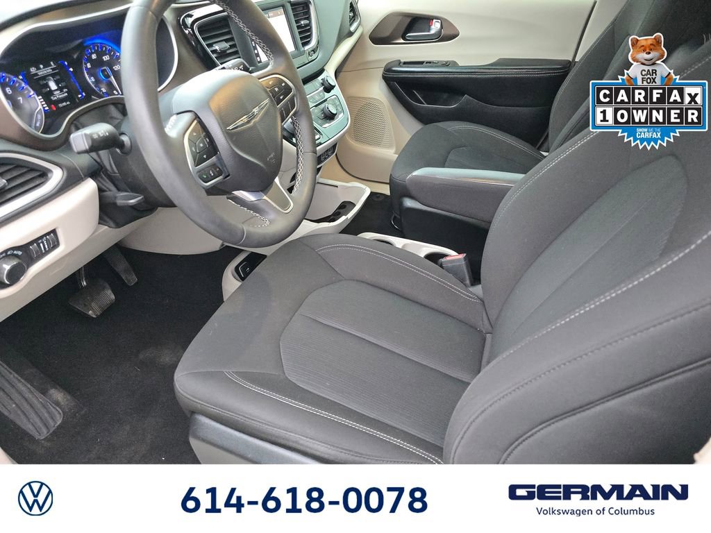 Used 2022 Chrysler Voyager LX image 20