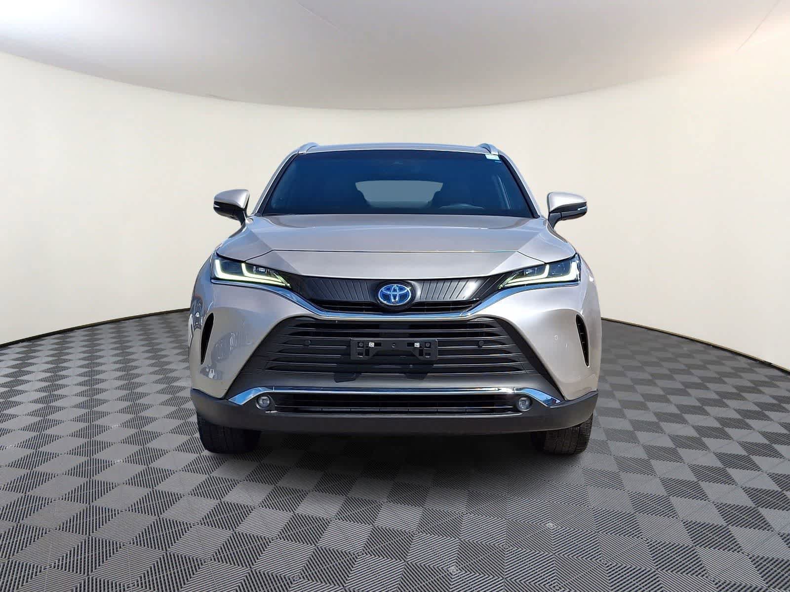 Used 2023 Toyota Venza XLE AWD/4WD image 3