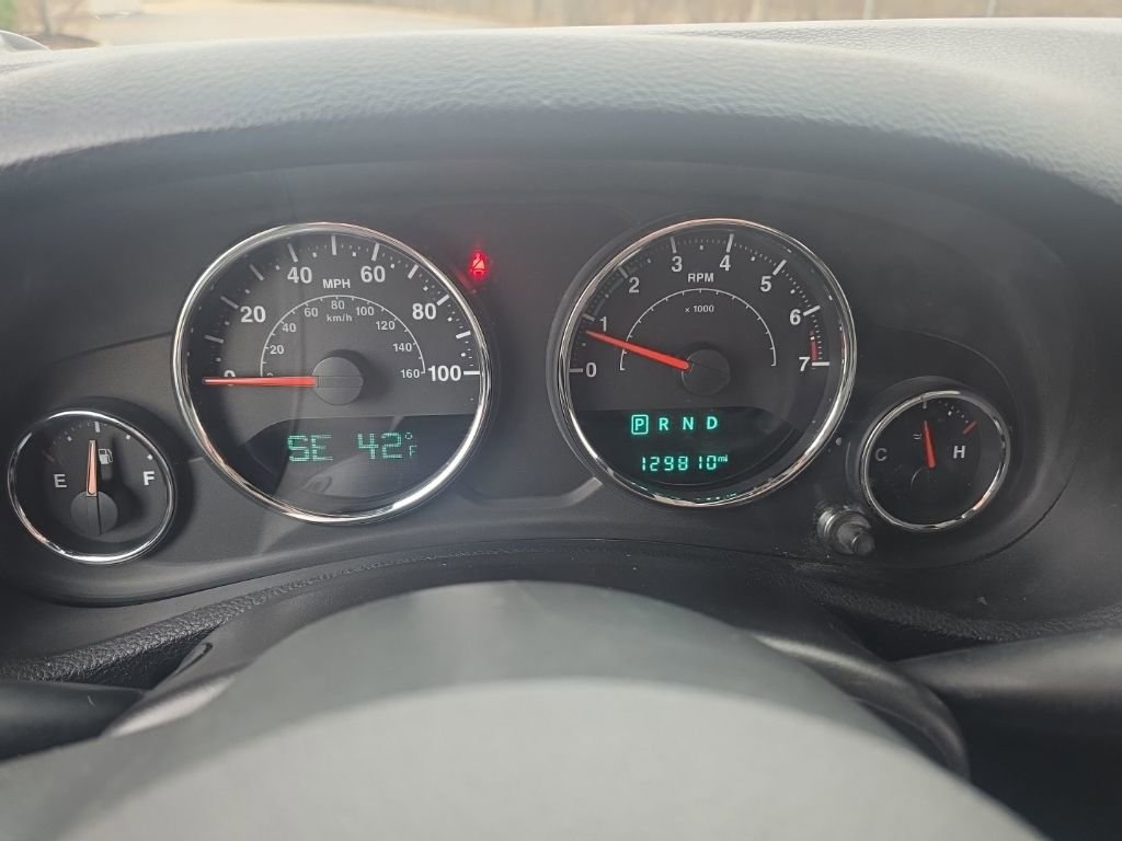 Used 2015 Jeep Wrangler Unlimited Sahara w/ Dual Top Group image 21