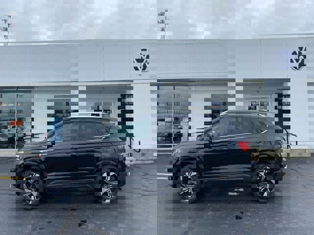 New 2024 Volkswagen Taos SE image 13