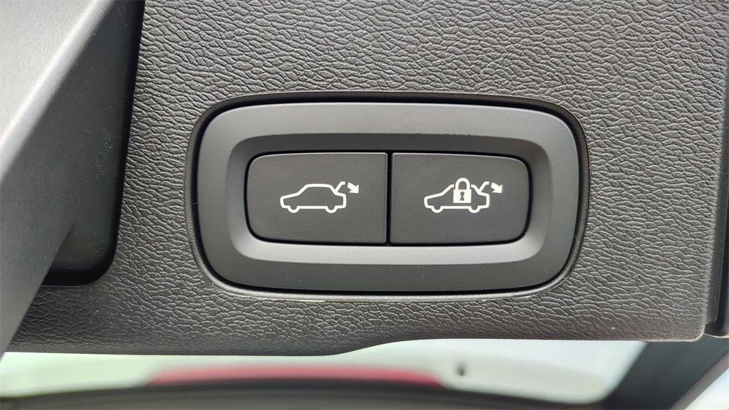 New 2026 Volvo XC60 B5 Ultra w/ Climate Package image 33