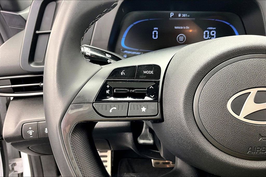 Used 2025 Hyundai Elantra Sport FWD image 18