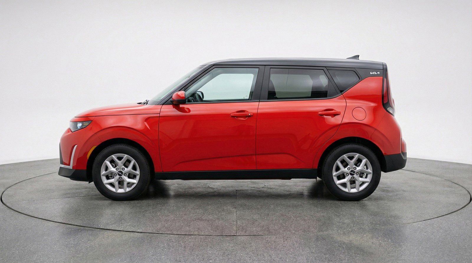 Used 2025 Kia Soul LX w/ LX Technology Package image 3