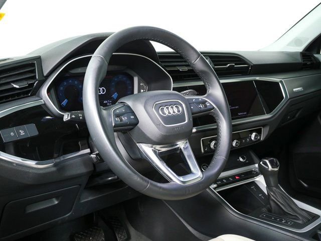 Used 2023 Audi Q3 2.0T Premium w/ Convenience Package AWD/4WD image 4
