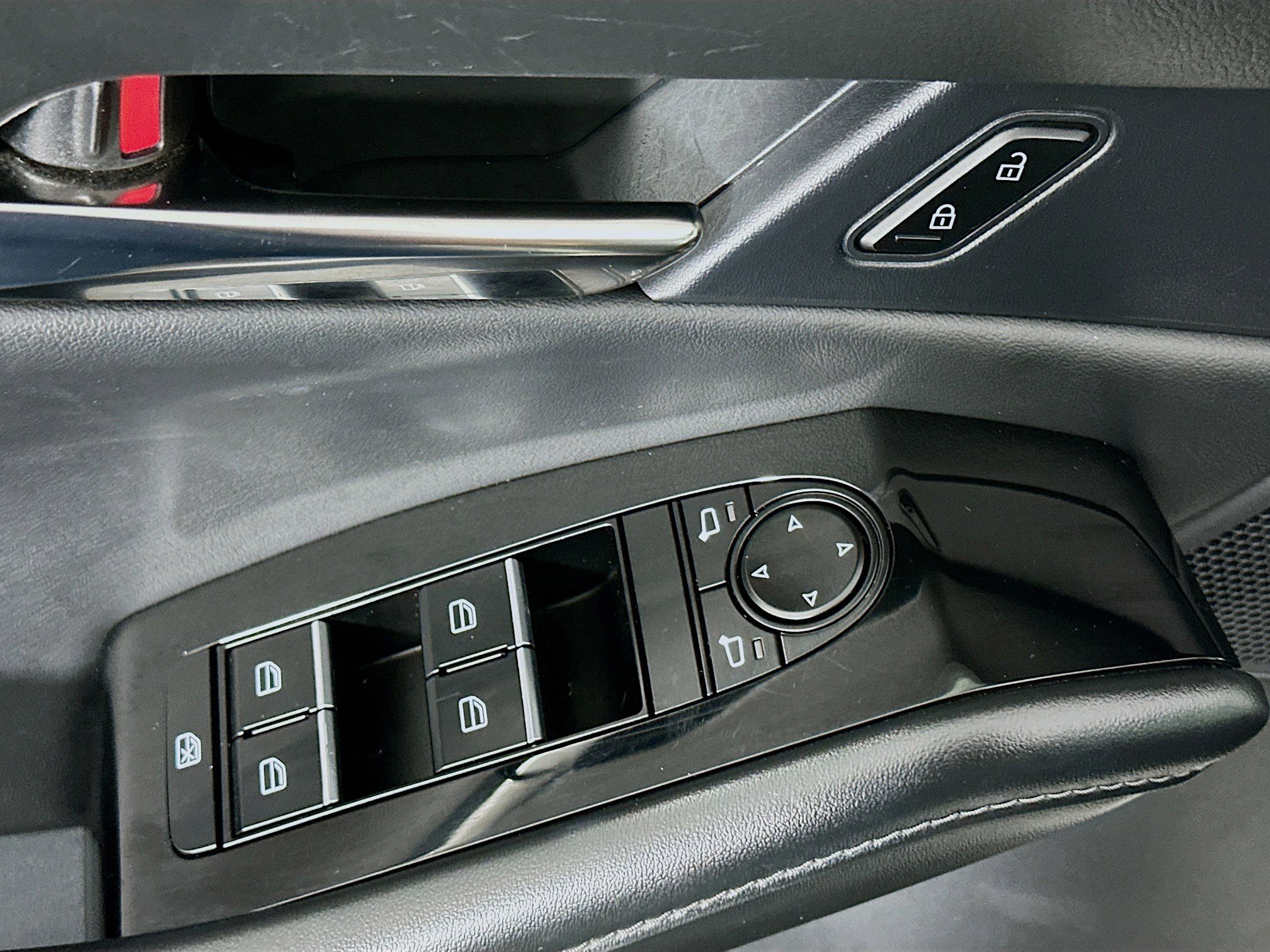 Used 2025 MAZDA CX-30 AWD 2.5 S w/ Preferred Package image 15