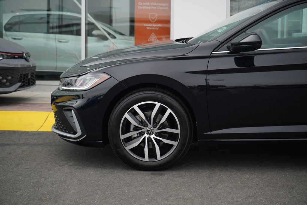 New 2026 Volkswagen Jetta SE FWD image 2