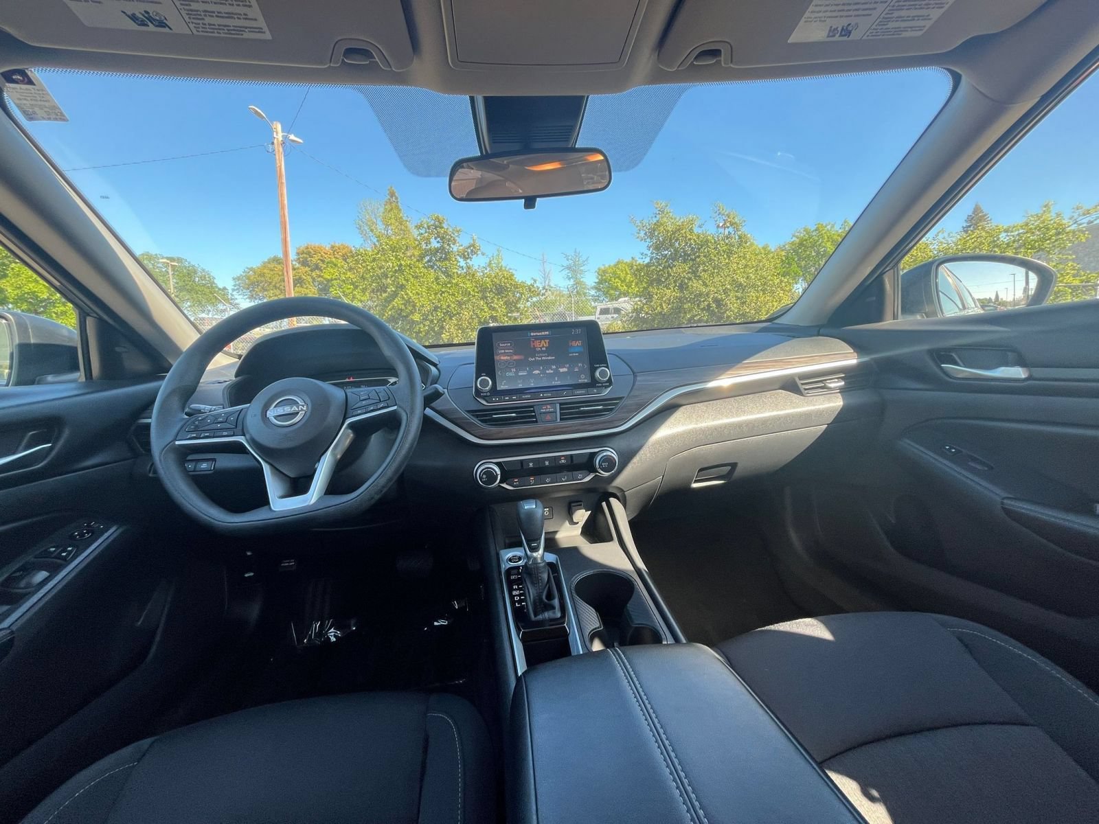 Used 2025 Nissan Altima 2.5 SV FWD image 33