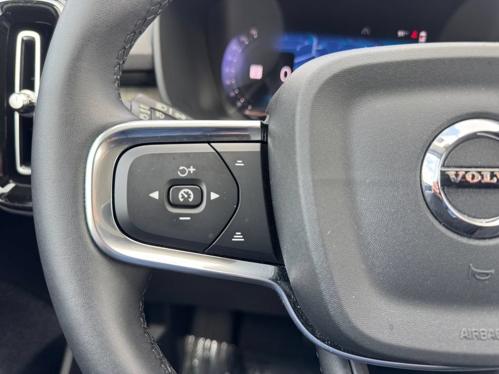 Certified 2024 Volvo XC40 B5 Plus w/ Protection Package Premier AWD/4WD image 17