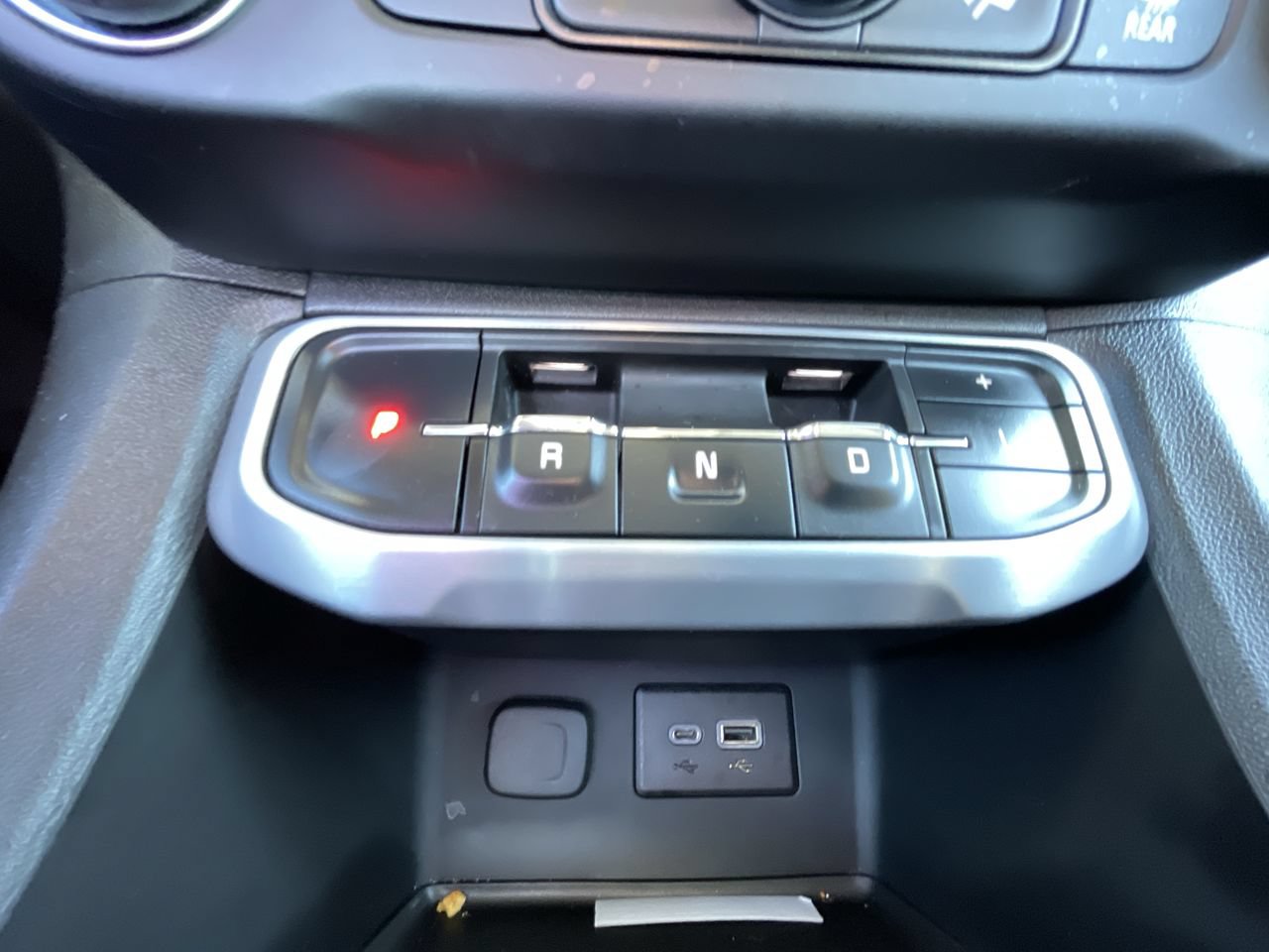 Used 2020 GMC Acadia SLE w/ Driver Convenience Package FWD image 15