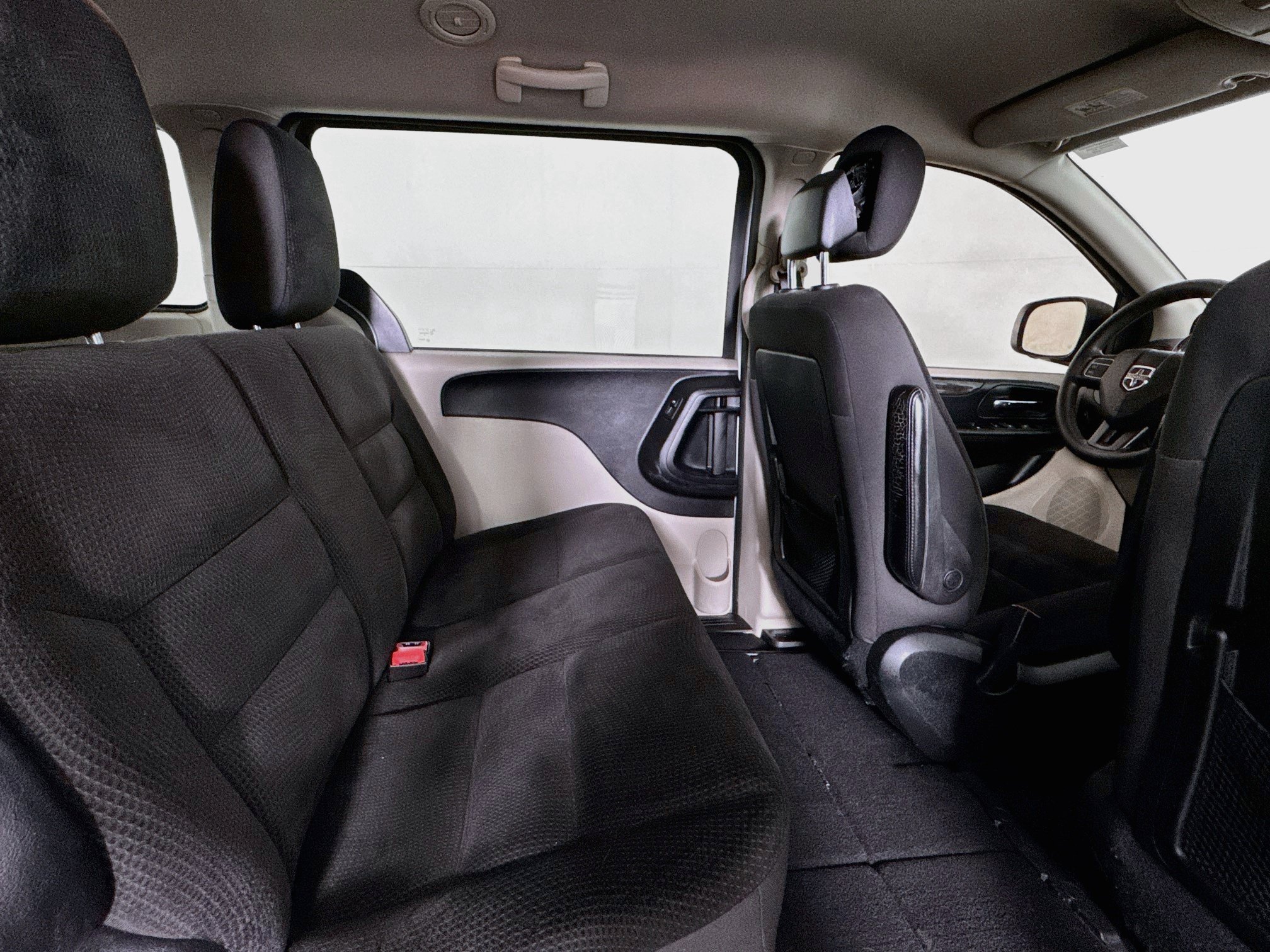 Used 2018 Dodge Grand Caravan SE FWD image 43