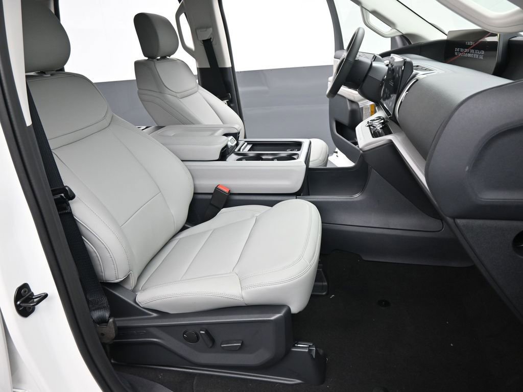 New 2026 Ford Expedition Active image 2