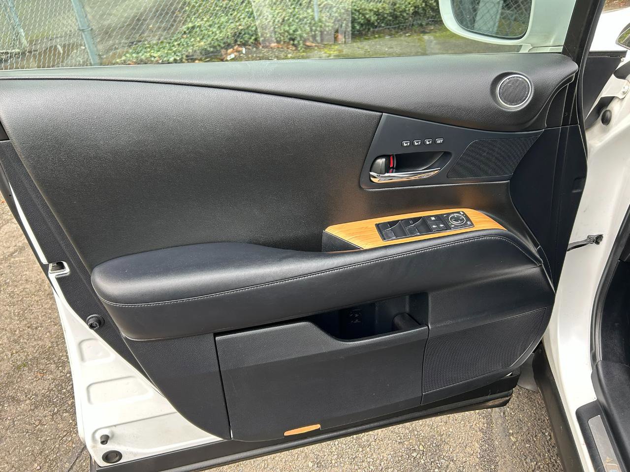 Used 2015 Lexus RX 450h AWD image 9