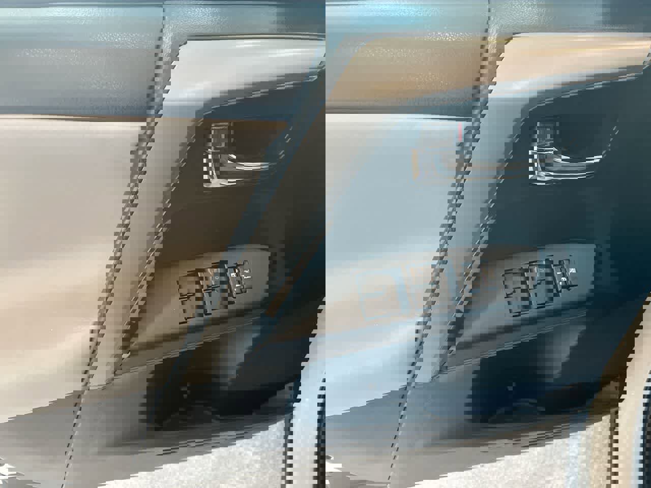 Used 2018 Toyota RAV4 XLE w/ Plus Extra Value Package image 13