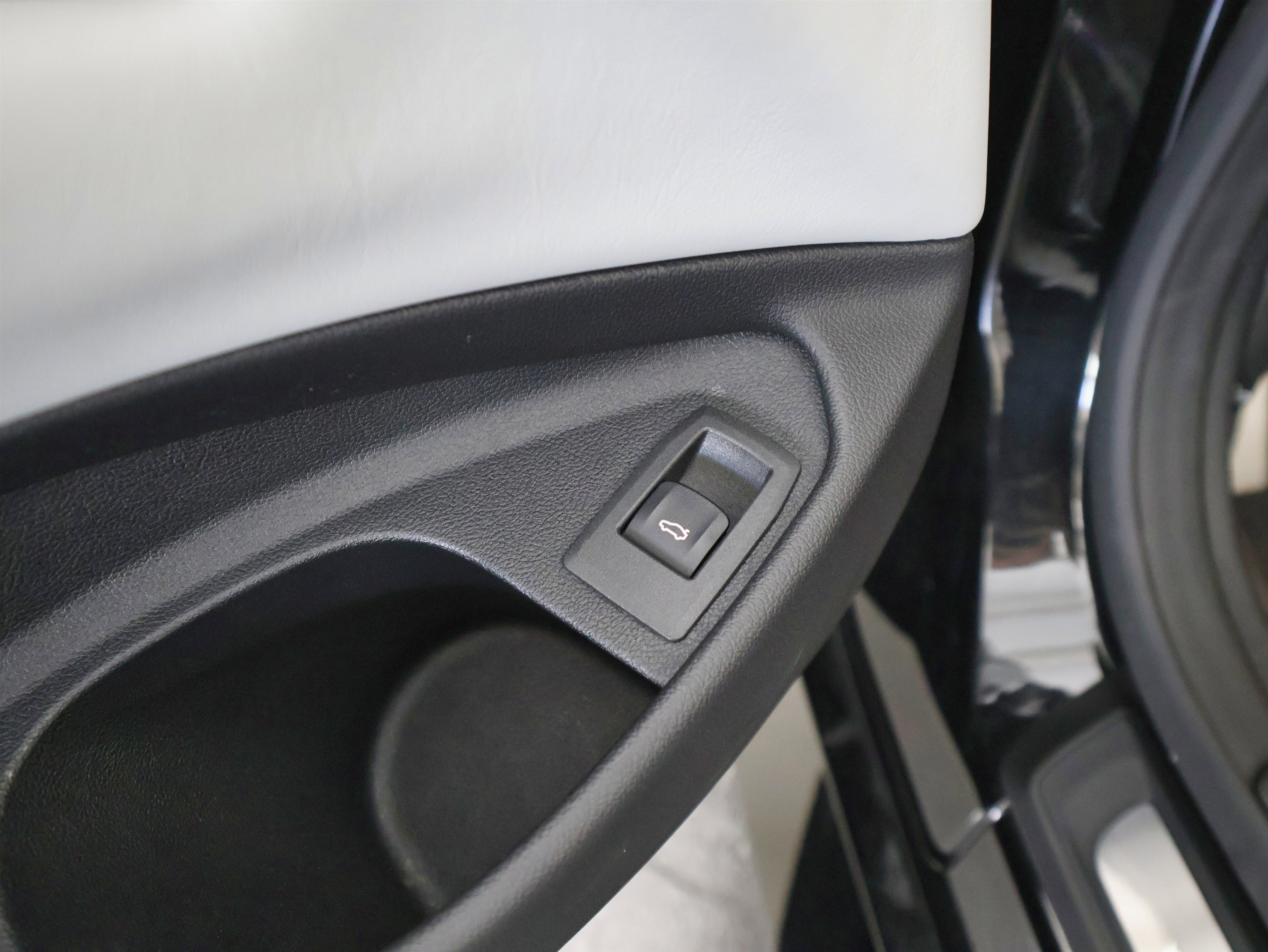 Used 2022 BMW M4 xDrive Competition image 25