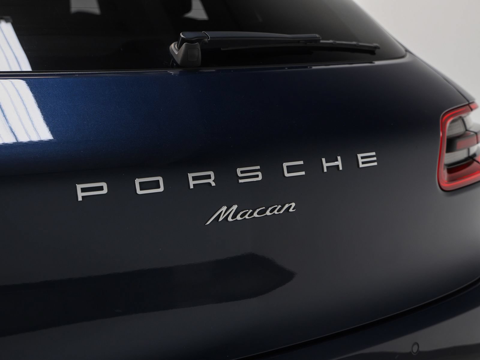 Certified 2018 Porsche Macan Sport Edition AWD/4WD image 18