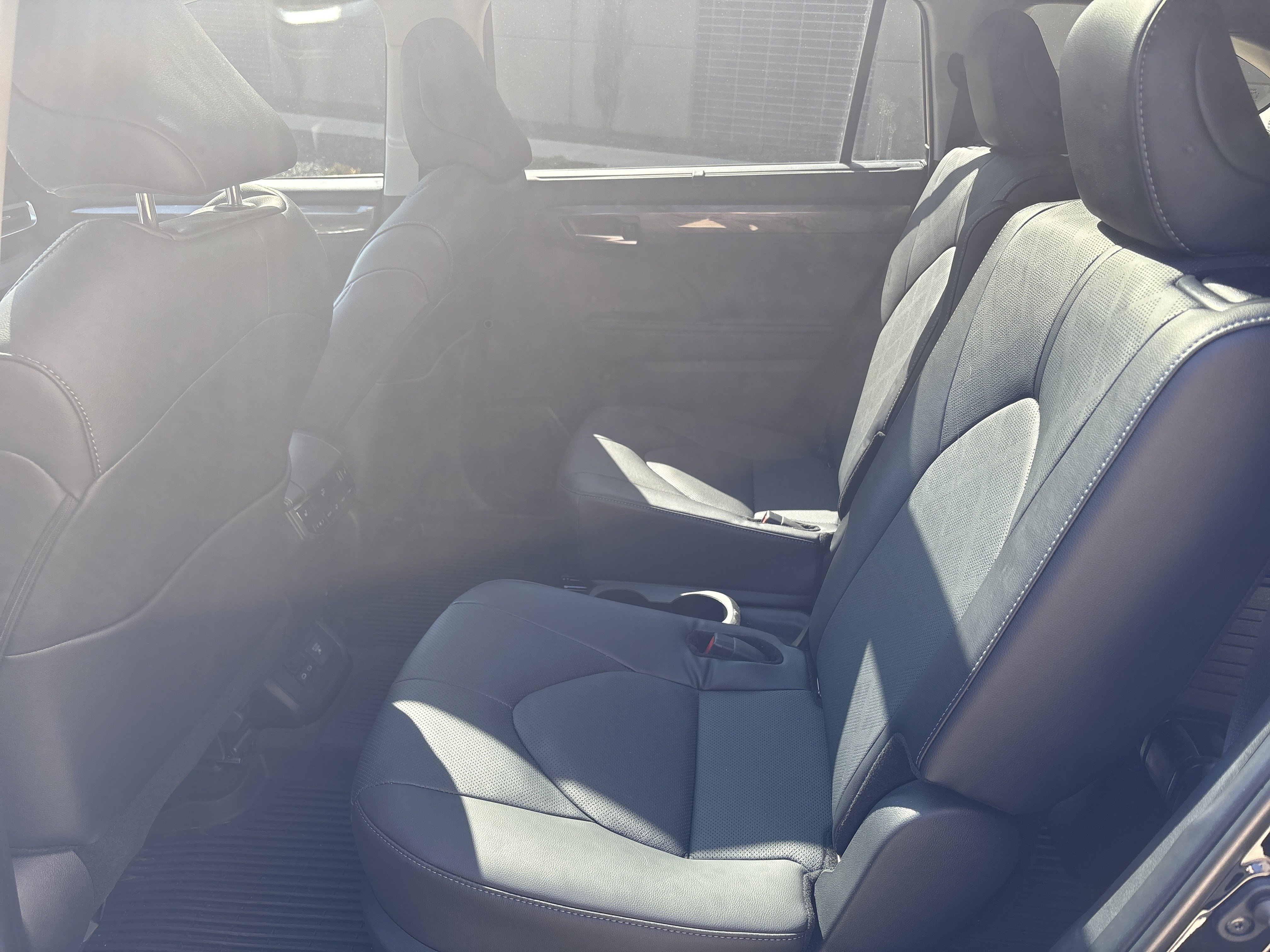 Used 2024 Toyota Highlander Platinum image 31