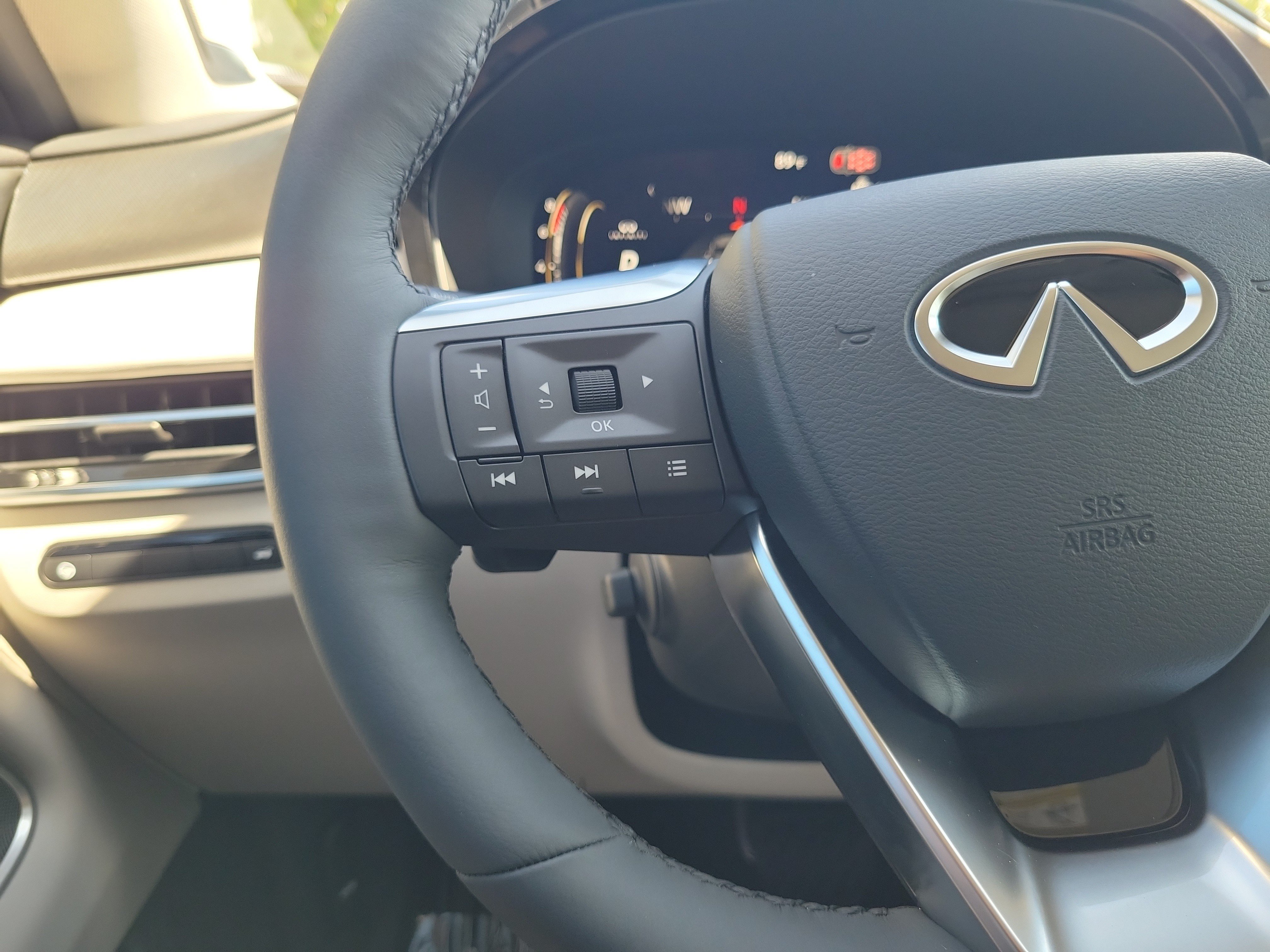 New 2027 INFINITI QX60 Luxe w/ Cargo Package FWD image 10