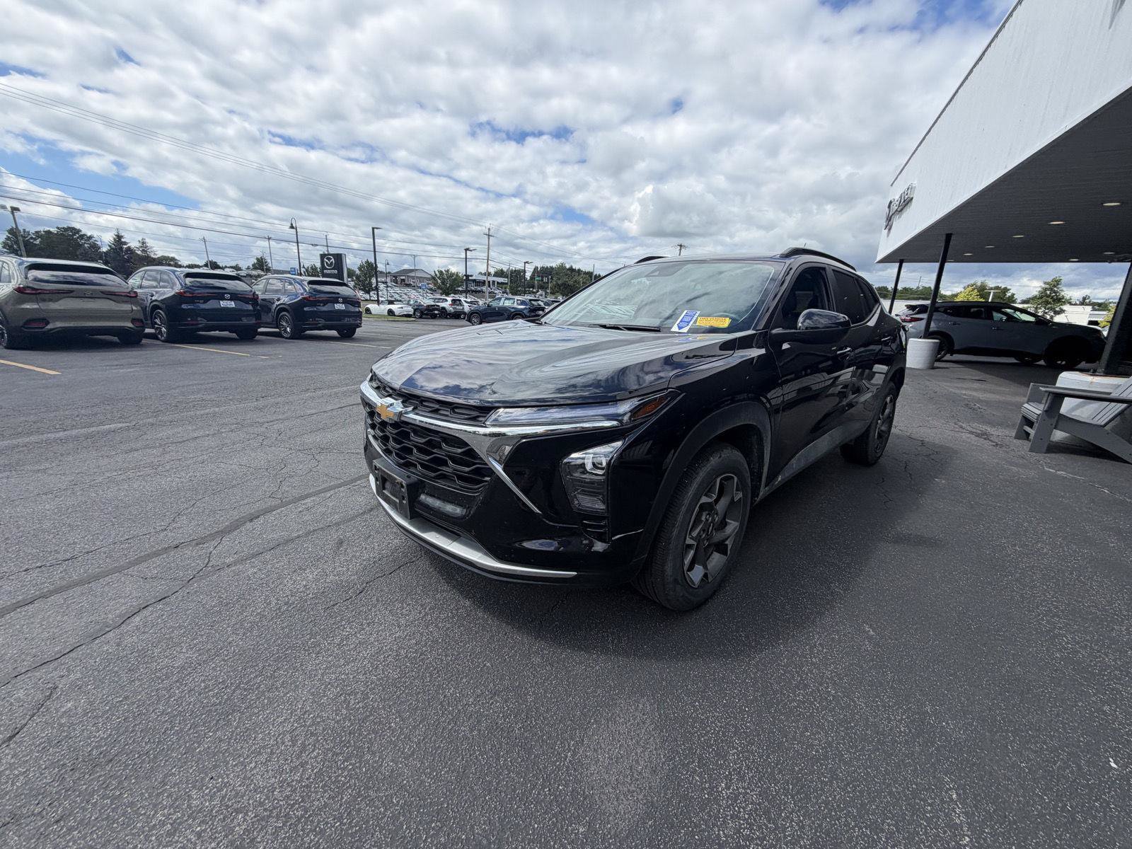 Used 2025 Chevrolet Trax LT w/ Driver Confidence Package FWD image 2