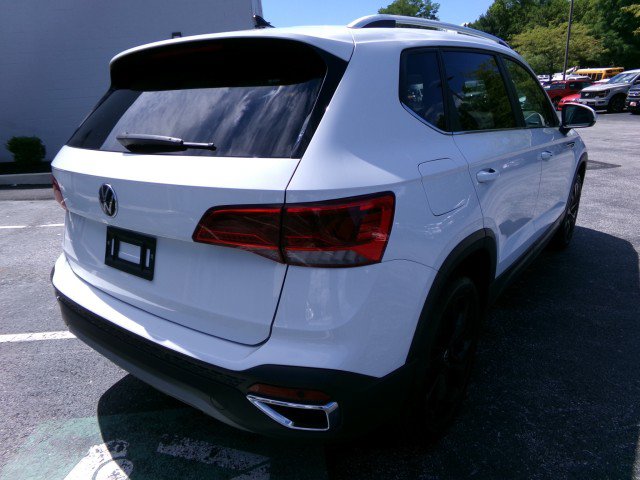 Used 2022 Volkswagen Taos SEL w/ Panoramic Sunroof Package FWD image 9