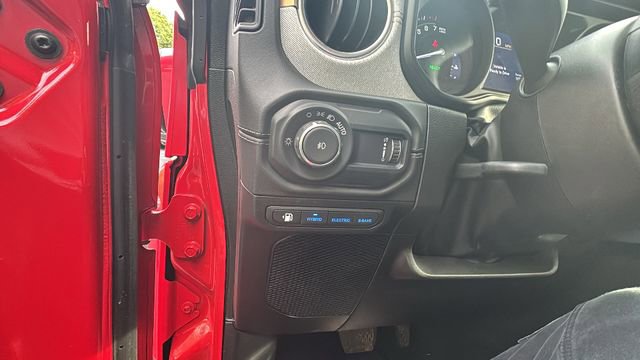 Used 2025 Jeep Wrangler Unlimited Sahara AWD/4WD image 14