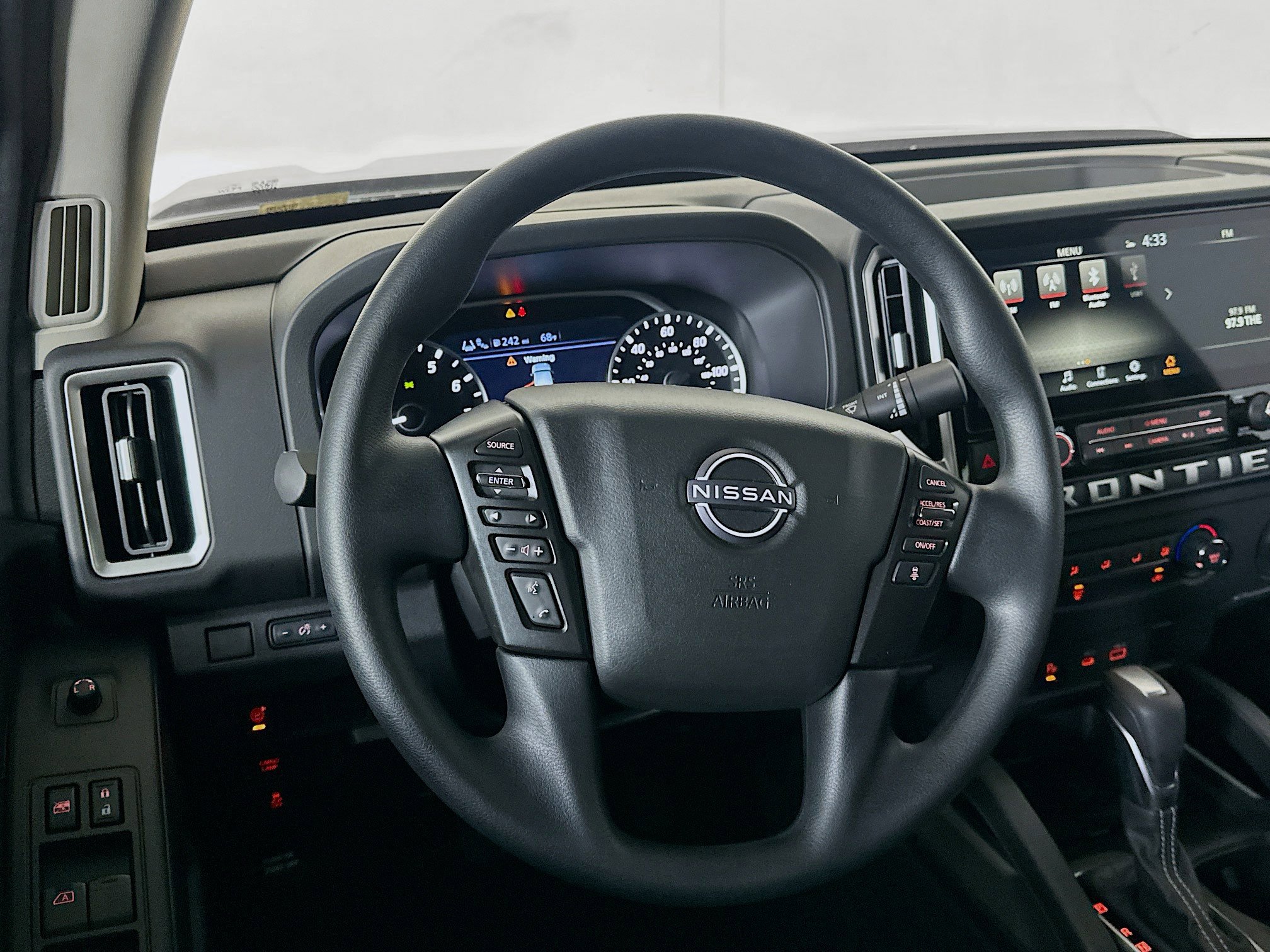 Used 2025 Nissan Frontier SV image 18