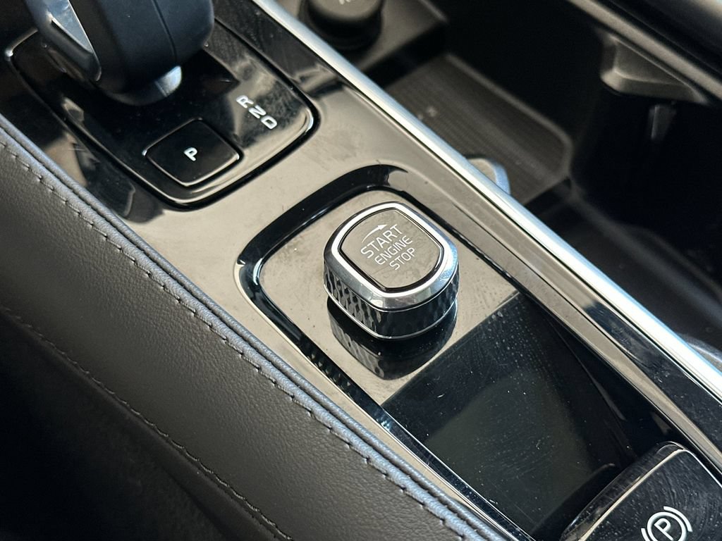 Certified 2024 Volvo XC90 T8 Plus AWD/4WD image 23