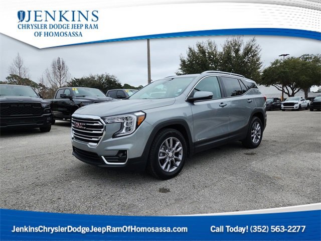 Used 2024 GMC Terrain SLT image 1