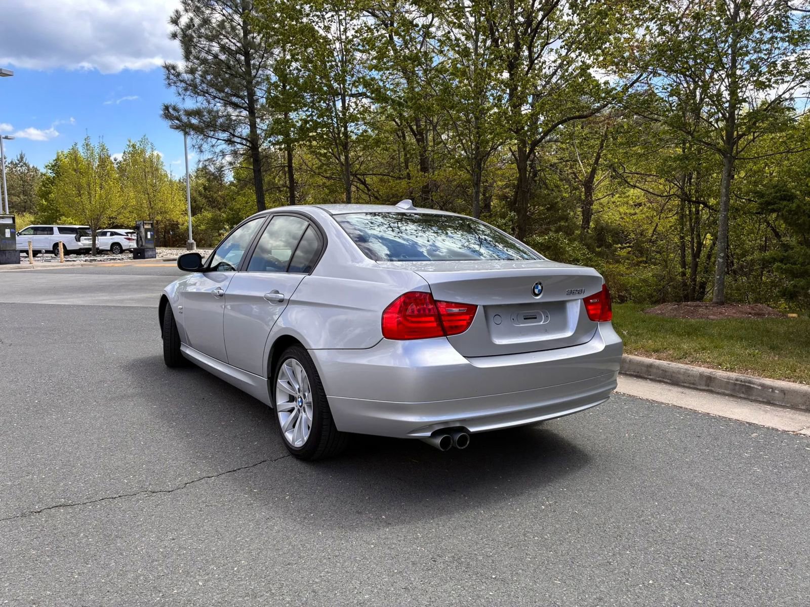 Used 2011 BMW 328i xDrive Sedan AWD/4WD image 5