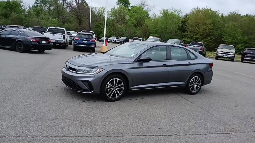 Used 2025 Volkswagen Jetta Sport image 4