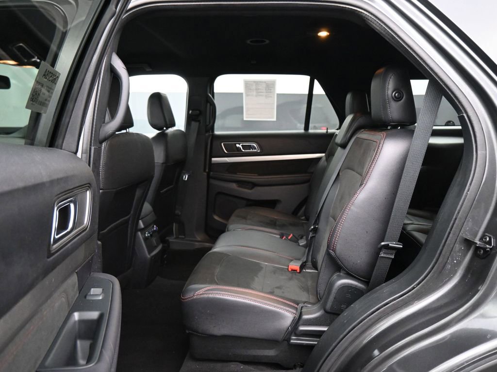 Used 2018 Ford Explorer XLT w/ Equipment Group 202A image 15