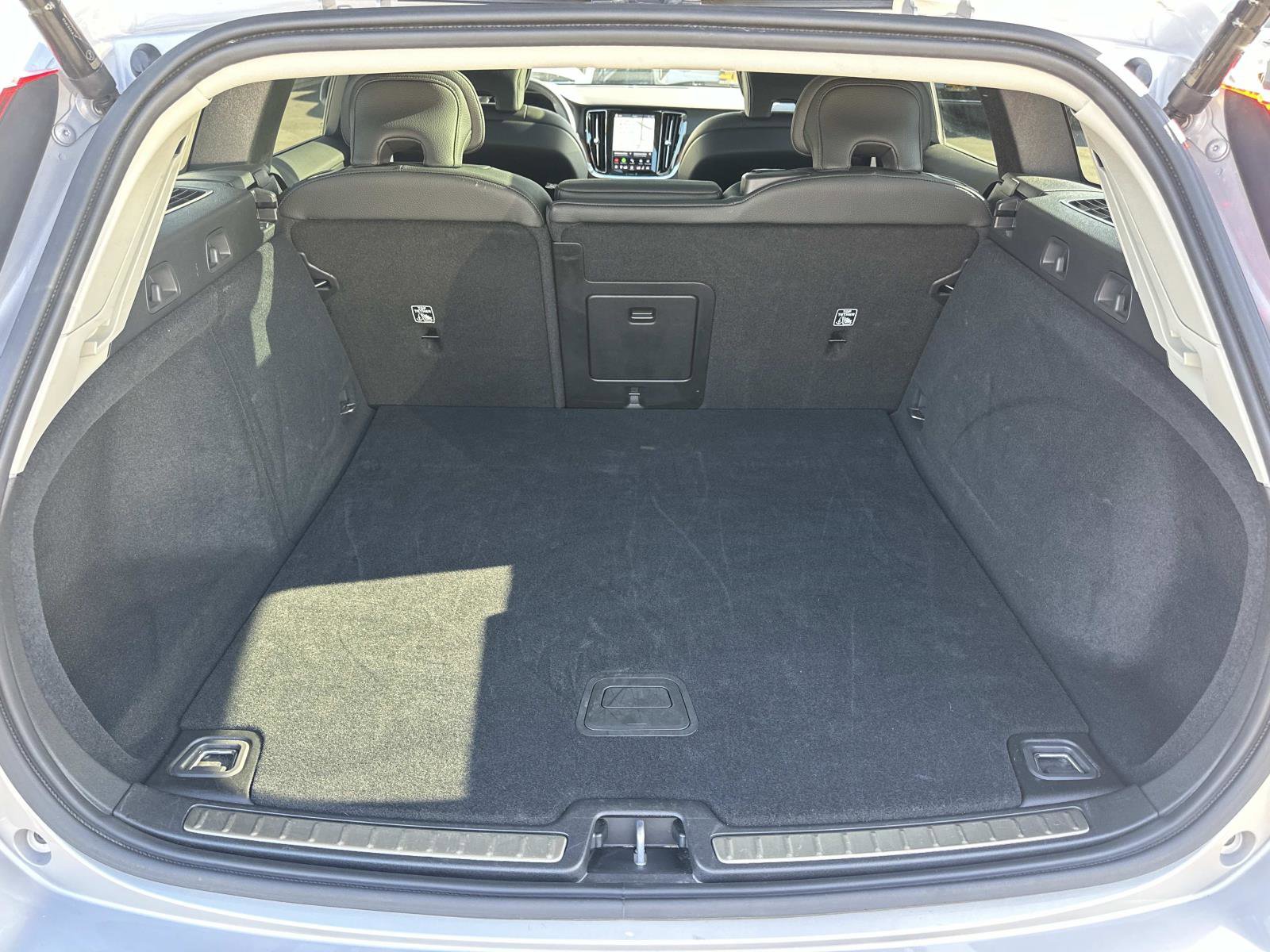 Certified 2025 Volvo V60 B5 Cross Country Plus image 23