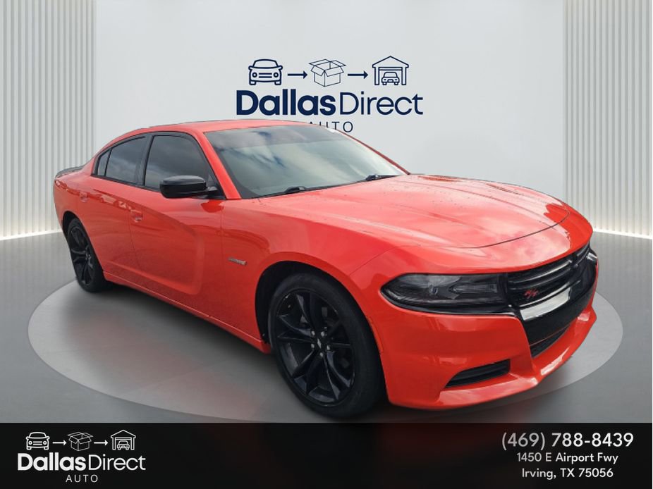 Used 2018 Dodge Charger SXT w/ Blacktop Package image 2