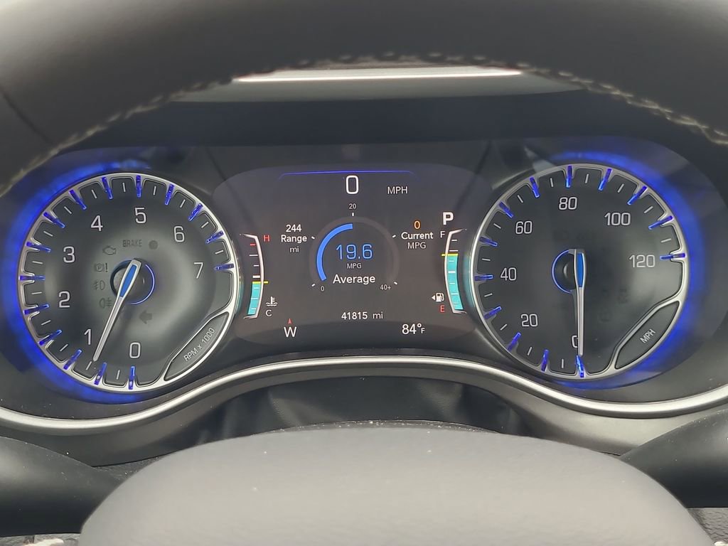 Used 2025 Chrysler Pacifica Select FWD image 11
