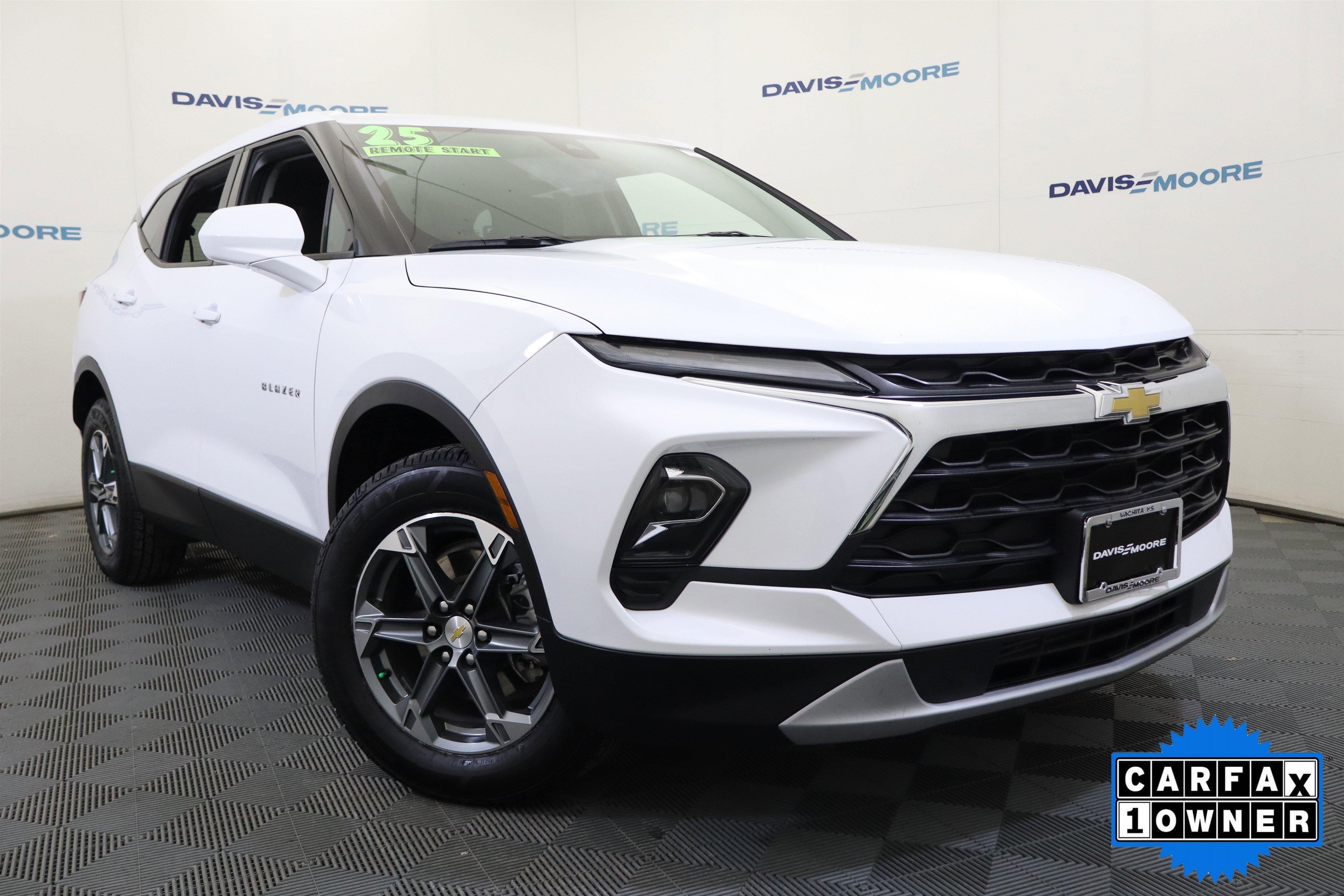Used 2025 Chevrolet Blazer LT image 2
