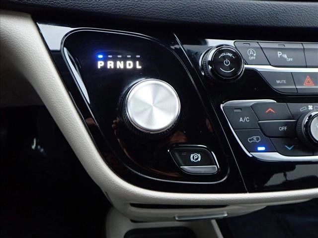 Used 2022 Chrysler Pacifica Touring-L image 22