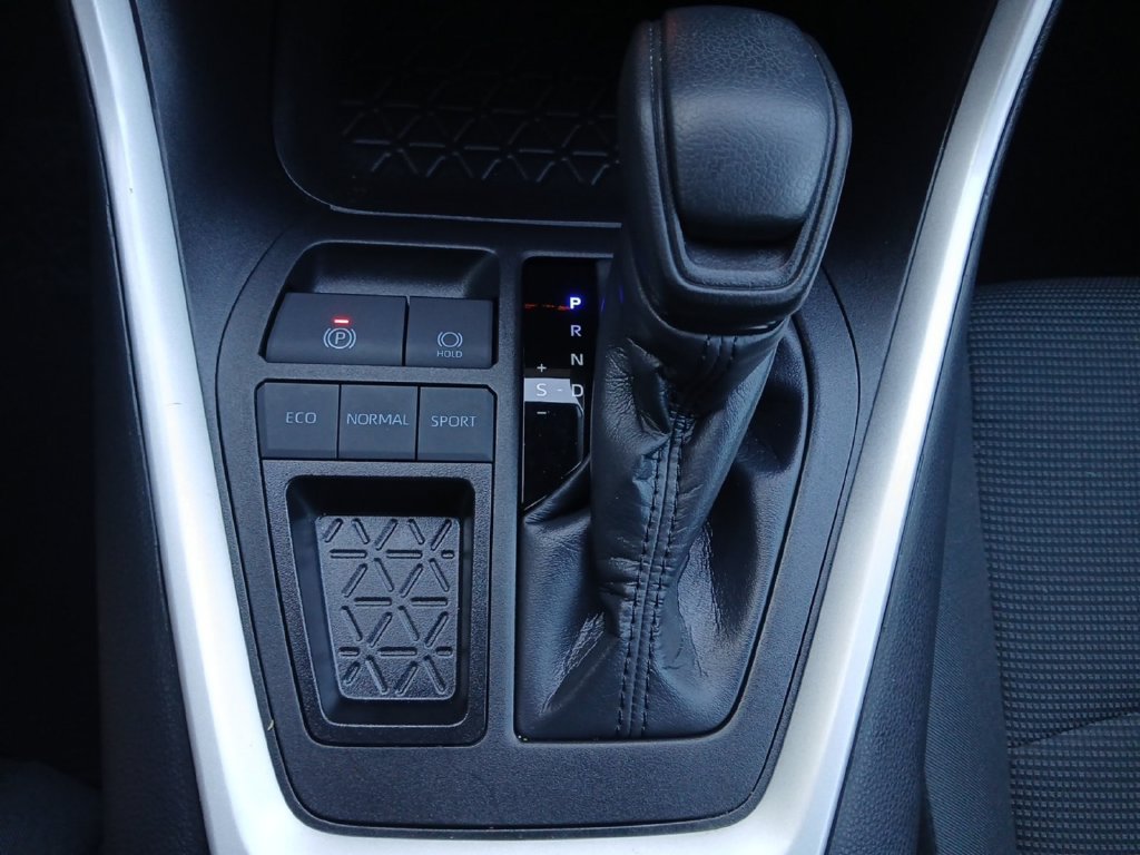 Used 2024 Toyota RAV4 LE FWD image 10
