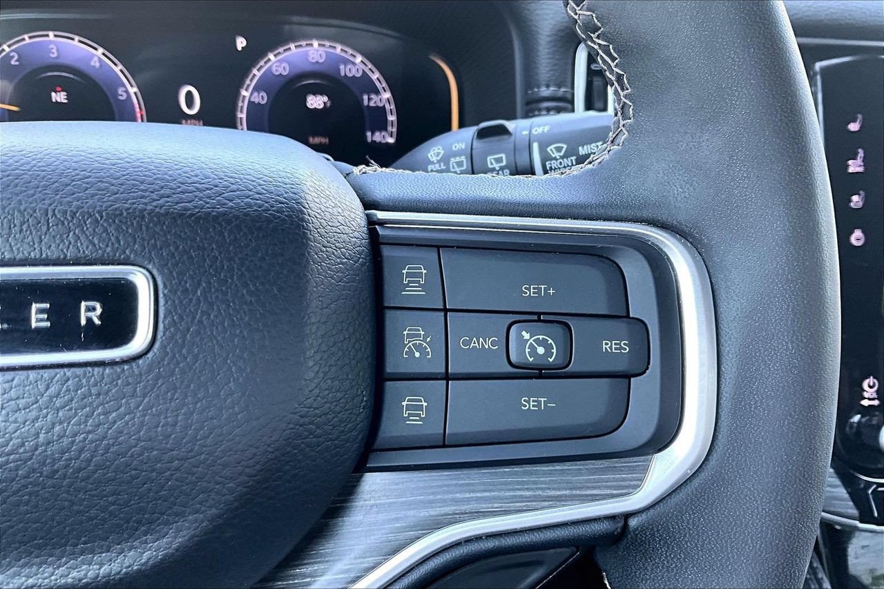 Certified 2024 Jeep Wagoneer Series II AWD/4WD image 30