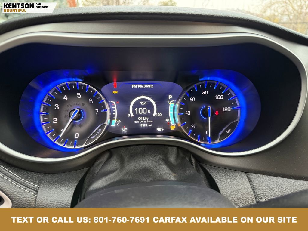 Used 2024 Chrysler Pacifica Touring-L image 16