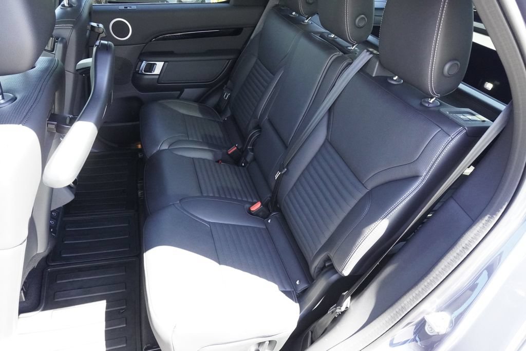 Used 2025 Land Rover Discovery S AWD/4WD image 30