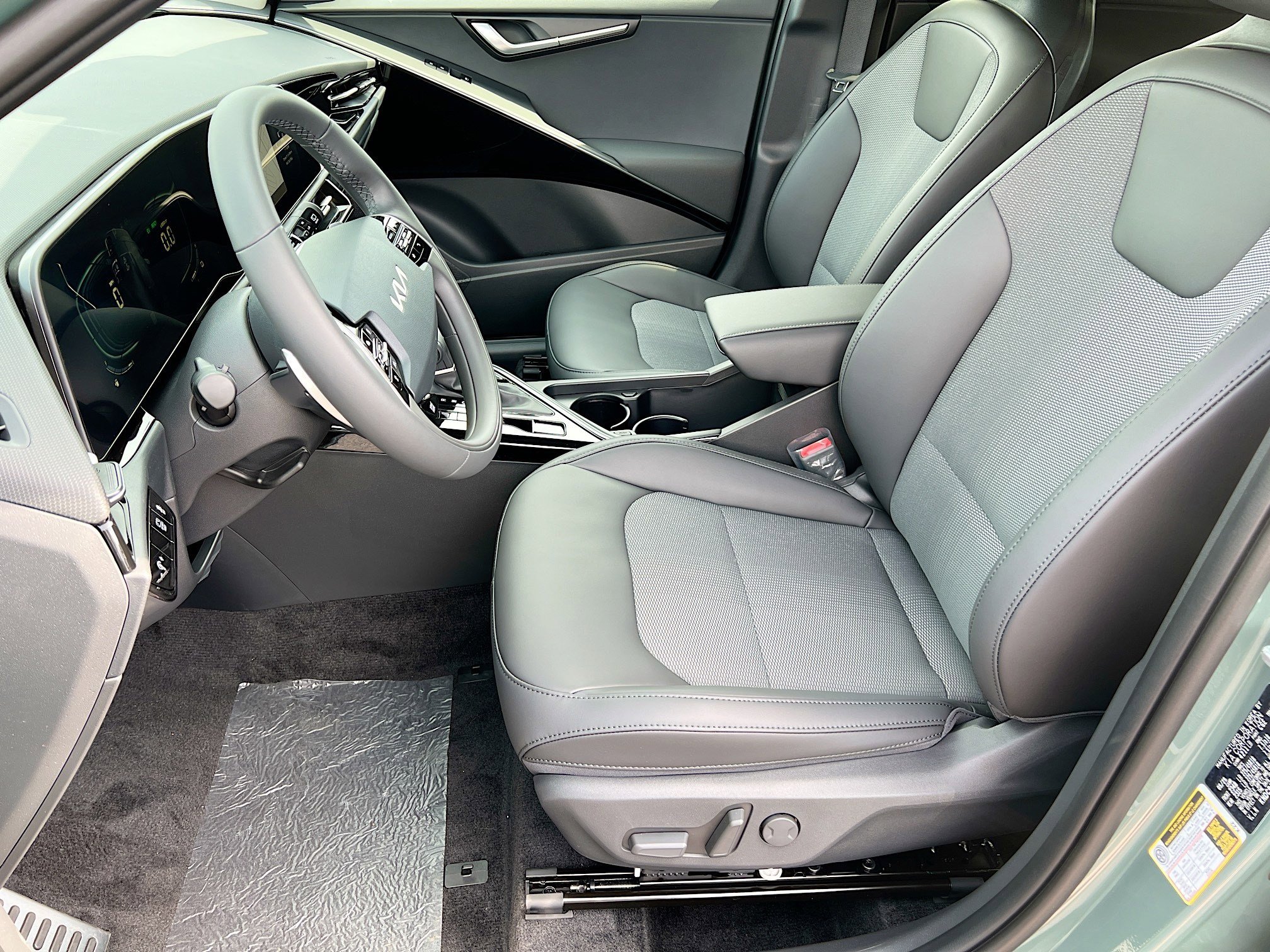 New 2025 Kia Niro EX Touring image 3