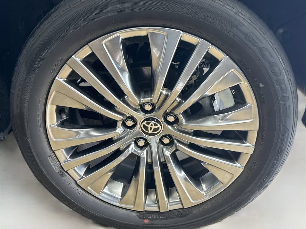 Used 2023 Toyota Venza Limited AWD/4WD image 30
