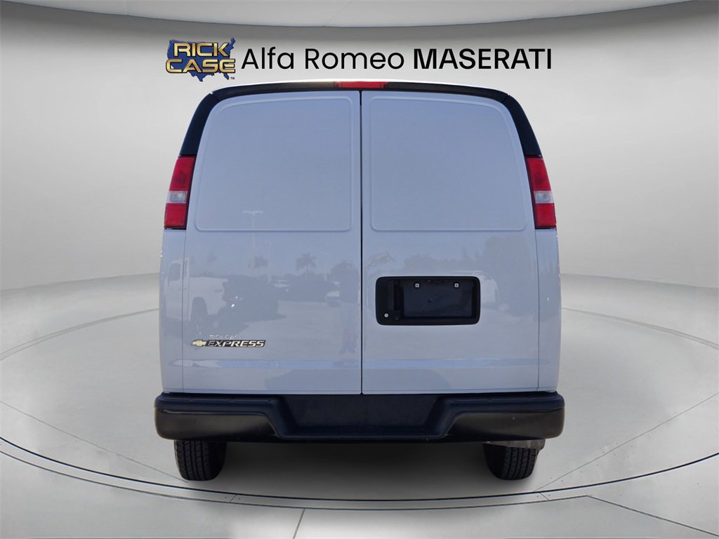 Used 2023 Chevrolet Express 2500 w/ Driver Convenience Package image 5