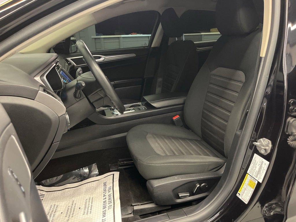 Used 2020 Ford Fusion SE image 11