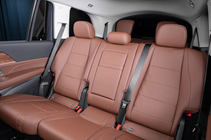 Certified 2026 Mercedes-Benz GLS 450 4MATIC image 31