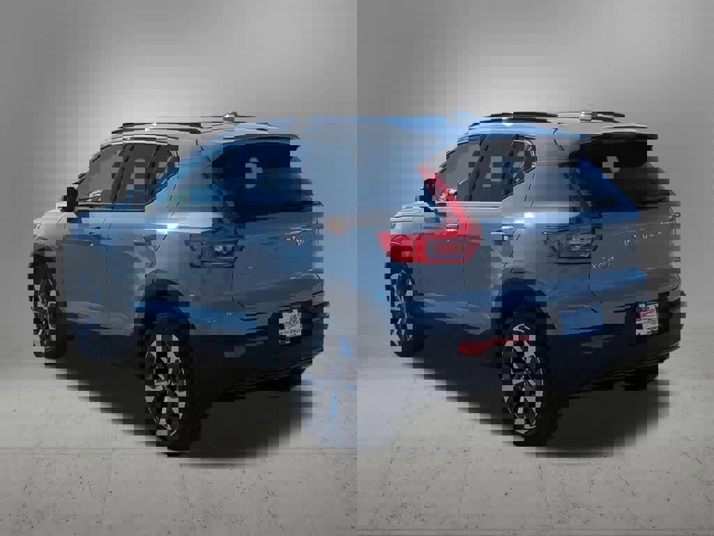 Used 2026 Volvo XC40 B5 Plus w/ Protection Package Premier image 4