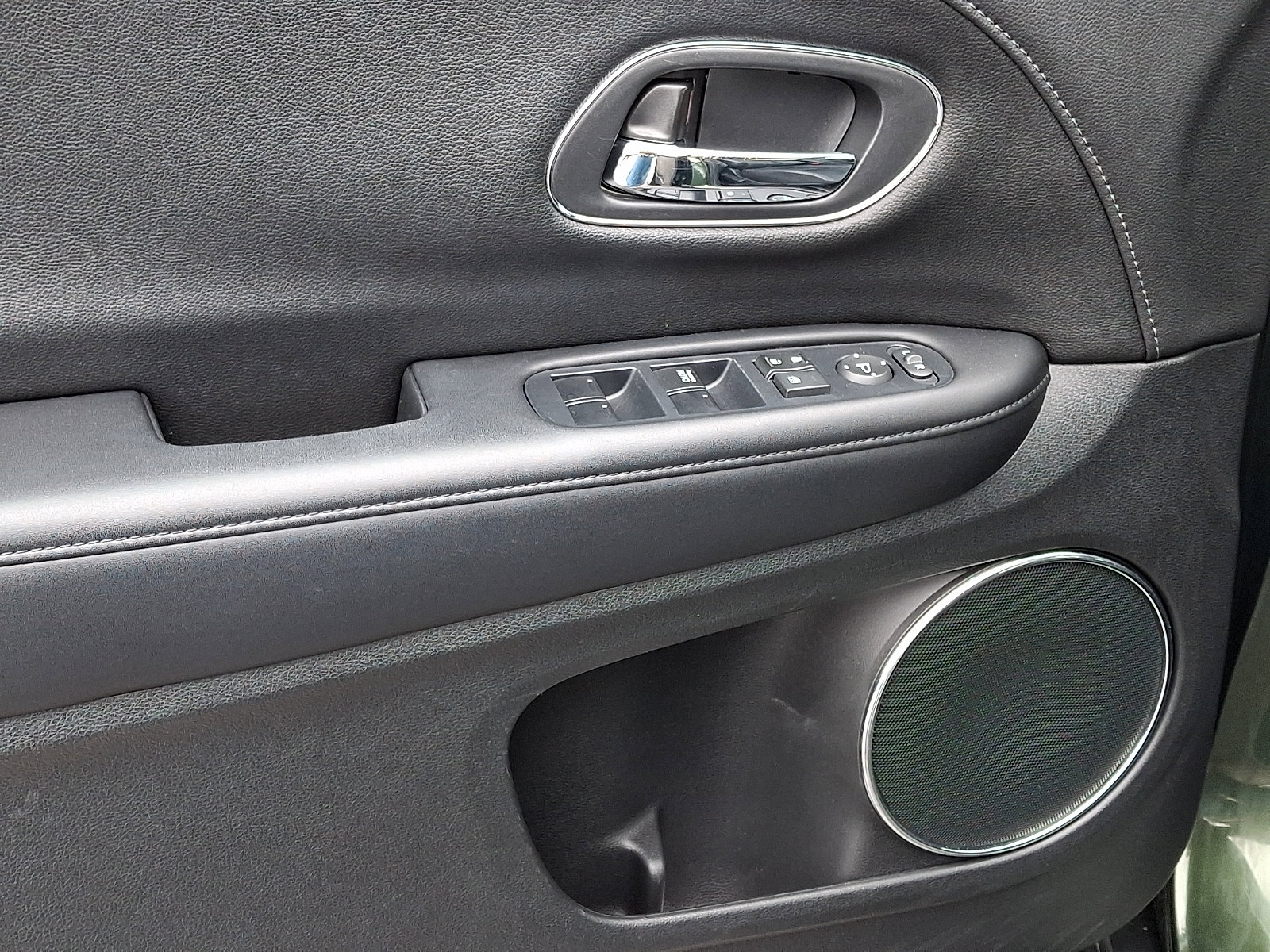 Used 2017 Honda HR-V EX-L image 12