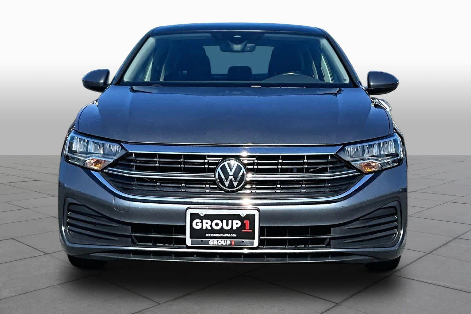 Used 2024 Volkswagen Jetta SE FWD image 4