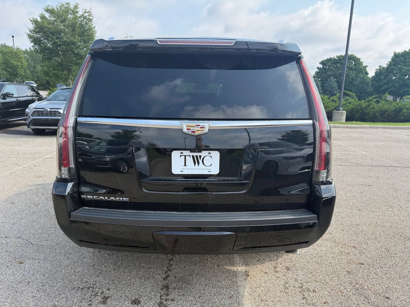 Used 2019 Cadillac Escalade Platinum AWD/4WD image 6